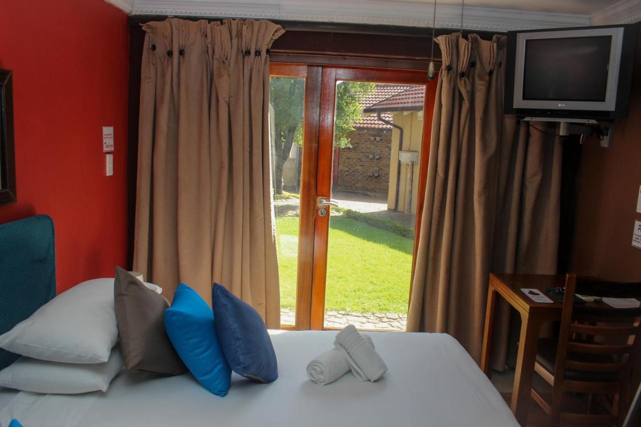 Echo Garden Guesthouse Rustenburg Dış mekan fotoğraf